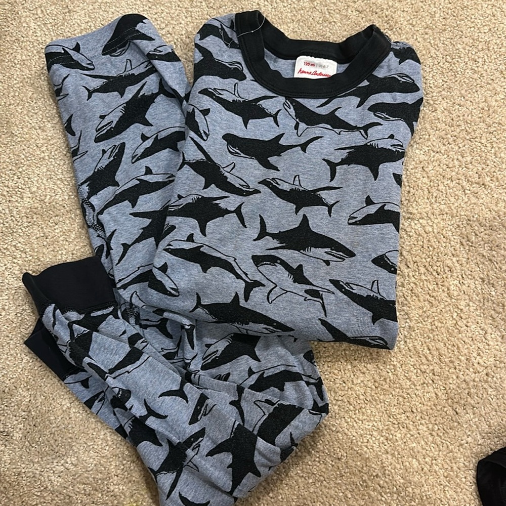 hanna andersson shark pjs, size 6-7